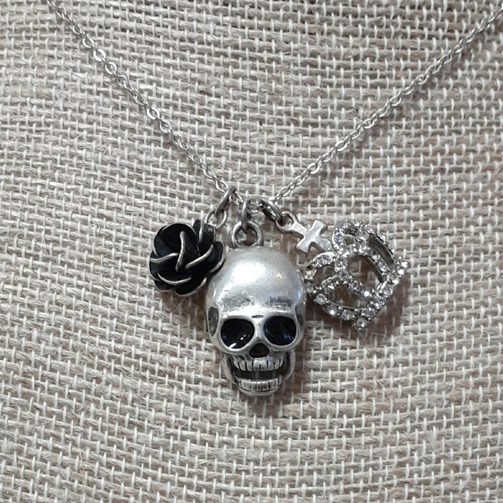 Skull necklace
